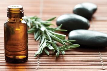 Aceite de árbol de té para hongos en las uñas.