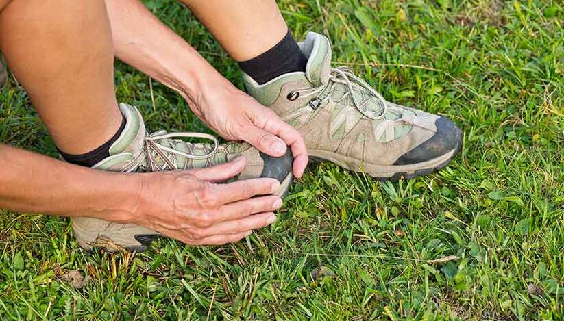 Los pacientes con micosis del pie experimentan dolor y dificultad para caminar. 